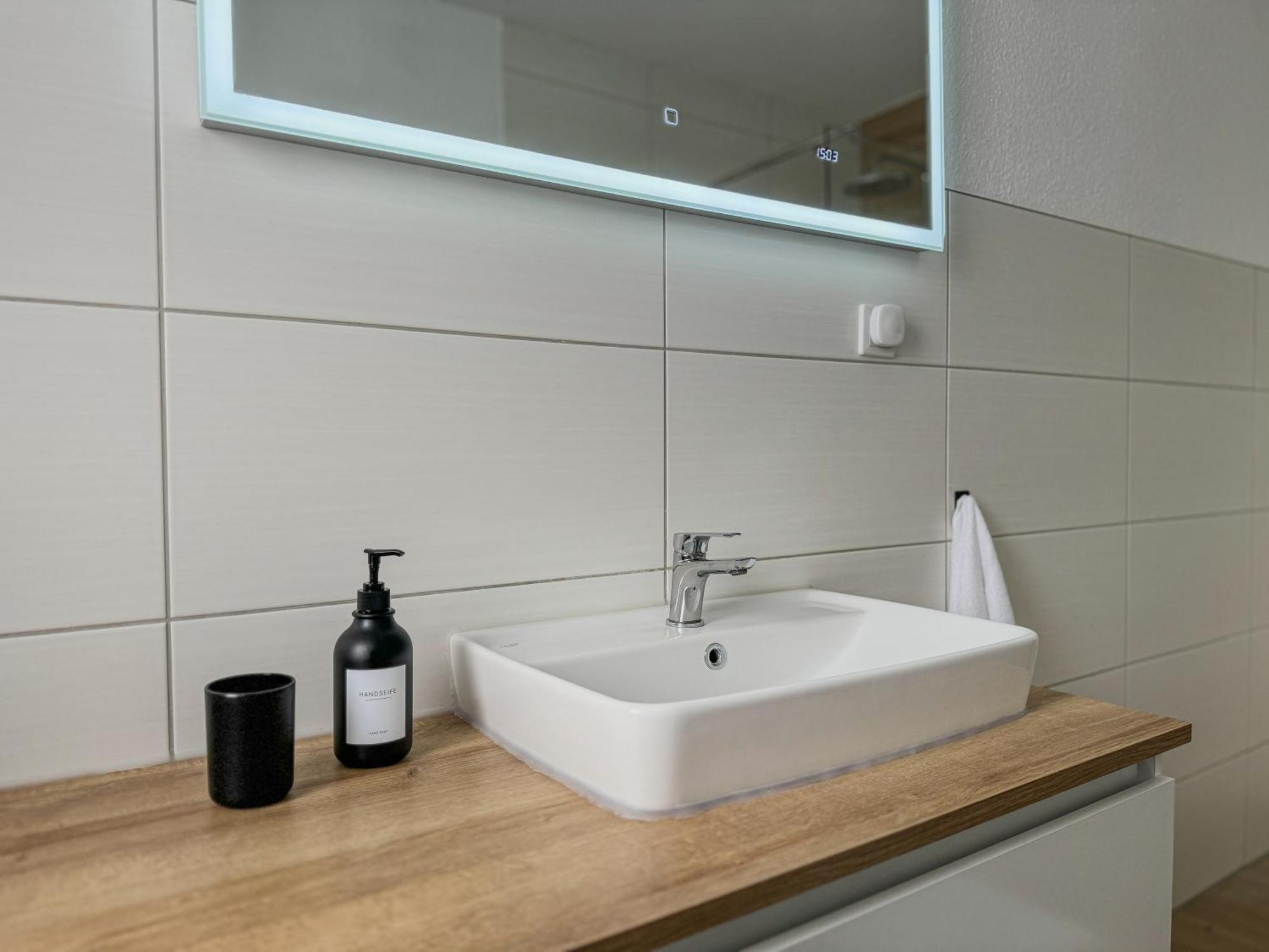 Homelystays Stilvolles Apartment An Der Kirche Lemförde Buitenkant foto